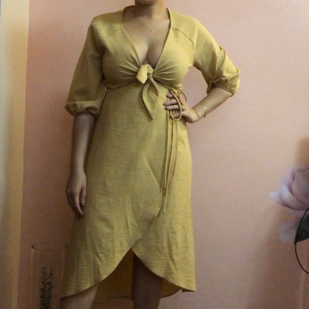 Cut out yellow Dress 🔸